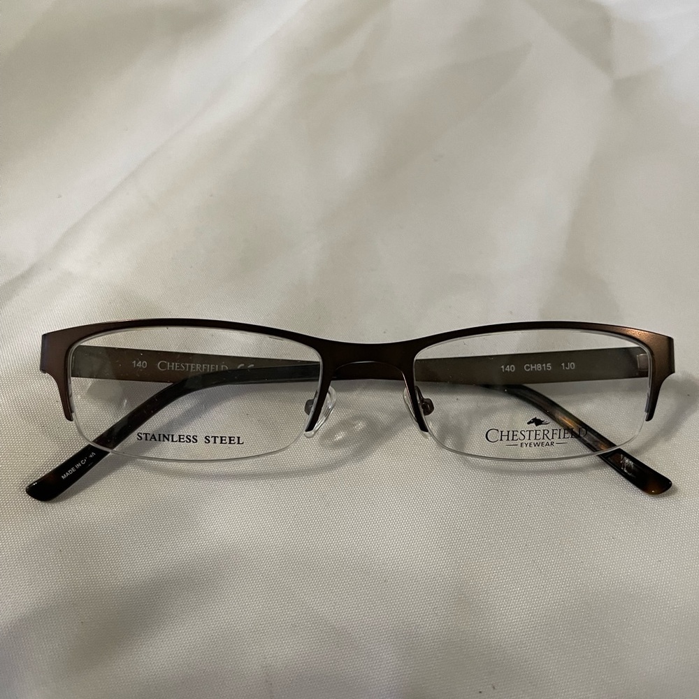 Chesterfield eyeglass